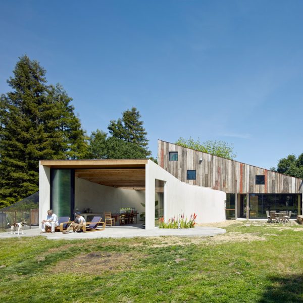 Dining area “grows” from California artist studio by Mork-Ulnes