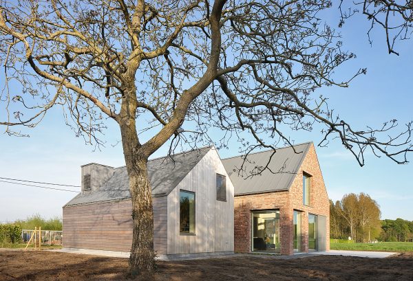 Atelier Tom Vanhee renovates a farmhouse in Belgium