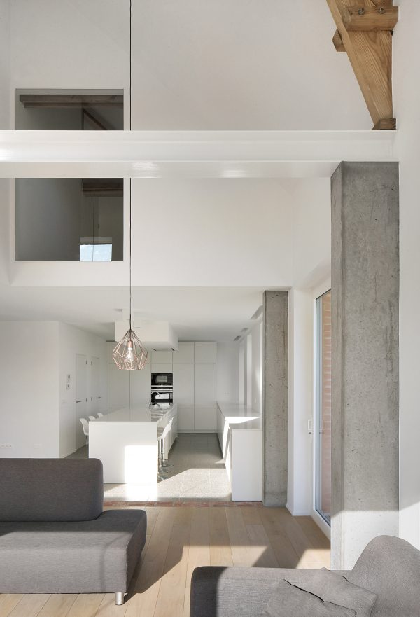 Atelier Tom Vanhee renovates a farmhouse in Belgium