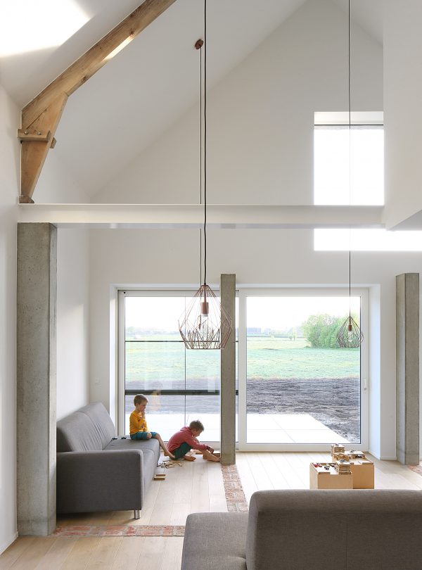 Atelier Tom Vanhee renovates a farmhouse in Belgium