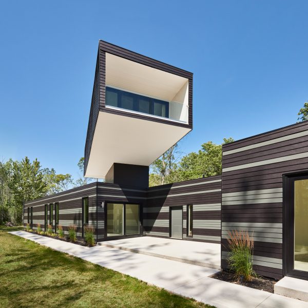 Kariouk Associates sneaks around planning laws to gain lake vistas from A Bower House