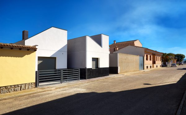 casa-arm-ooiio-mora-spain-architecture-house-residential_dezeen_dezeen_3408_1