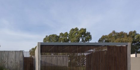 Casa en Palihue by Bernardo Rosello
