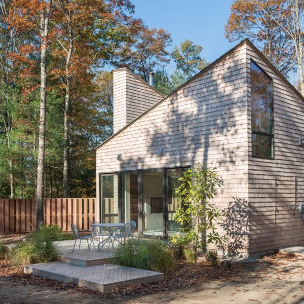 Cottage in the woods by 3six0 Architecture