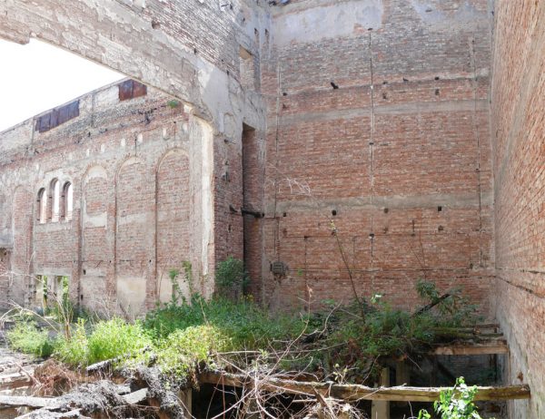 Ruined "cultural palace" in Romania revived by architect Vlad Rusu