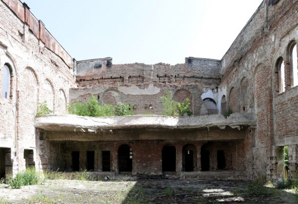 Ruined "cultural palace" in Romania revived by architect Vlad Rusu