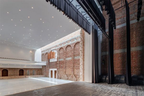 Ruined "cultural palace" in Romania revived by architect Vlad Rusu