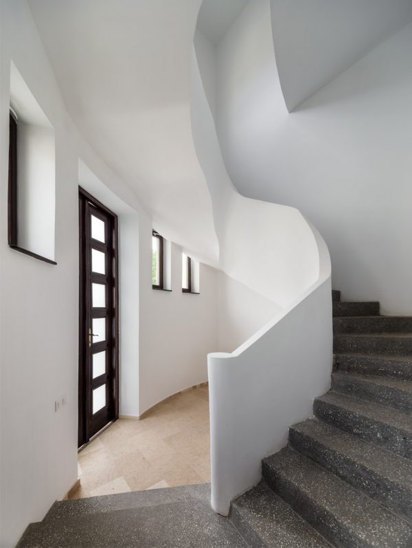Ruined "cultural palace" in Romania revived by architect Vlad Rusu