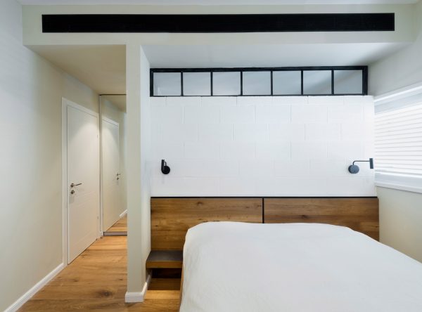 Raanan Stern arranges Tel Aviv apartment around long central corridor