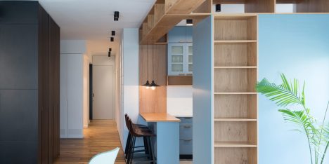 Raanan Stern arranges Tel Aviv apartment around long central corridor