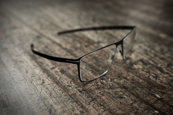 Apple store engineer designs hingeless eyewear for Freigeist