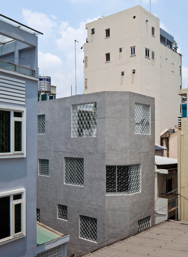 Hem House in Vietnam by Sanuki Daisuke