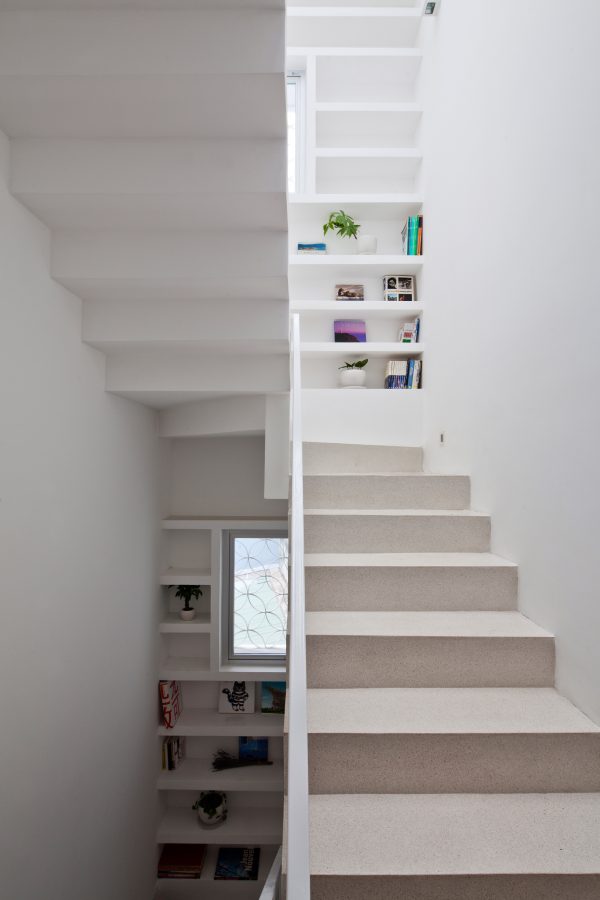 Hem House in Vietnam by Sanuki Daisuke