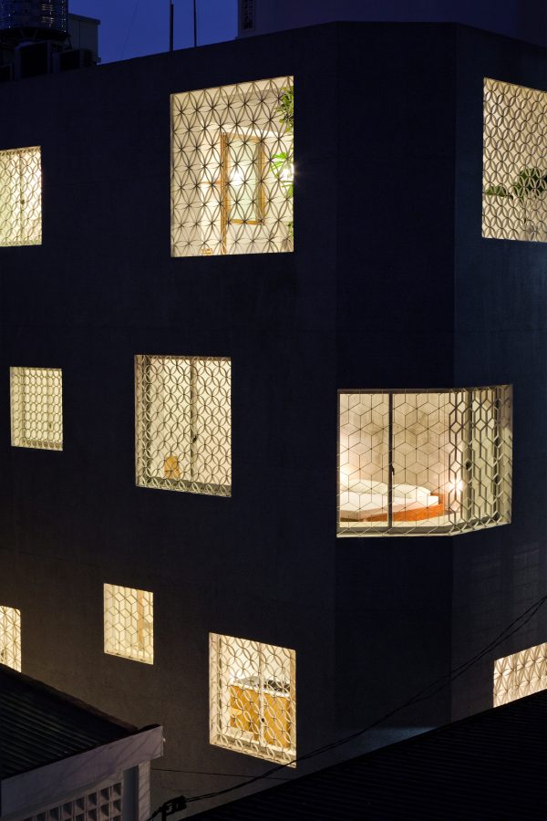 Hem House in Vietnam by Sanuki Daisuke