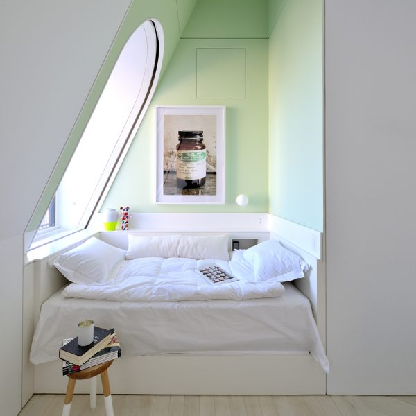 hotson_skyhouse_bedroom-alcove_dezeen-pinterest-bedroom-936