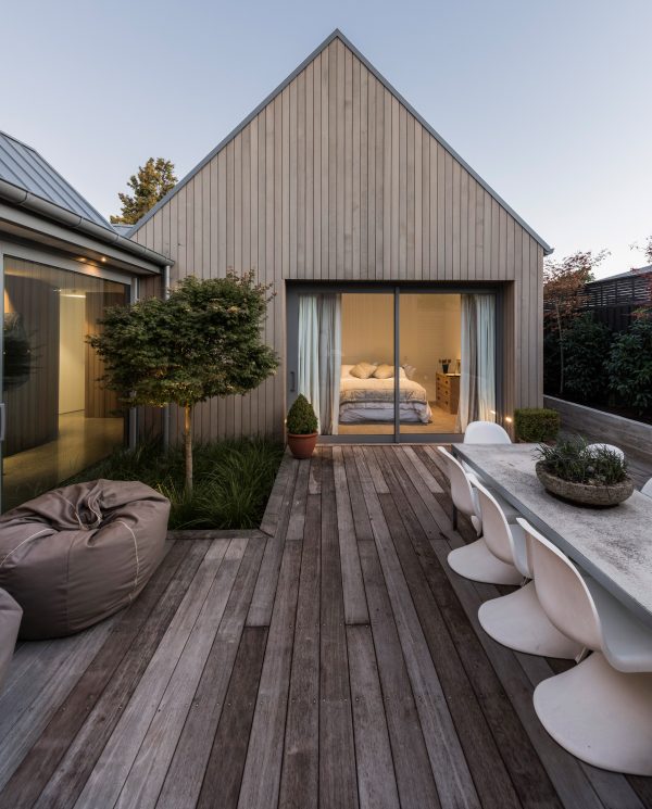 house-in-christchurch-chris-ornsby-new-zealand-cedar_dezeen_3408_15