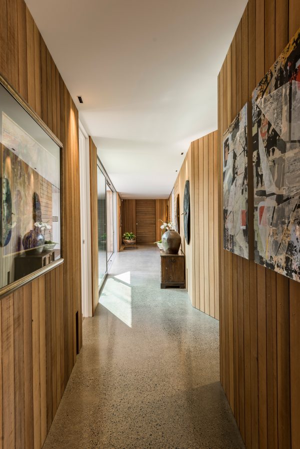 house-in-christchurch-chris-ornsby-new-zealand-cedar_dezeen_3408_17