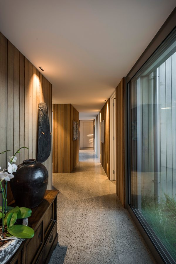house-in-christchurch-chris-ornsby-new-zealand-cedar_dezeen_3408_6