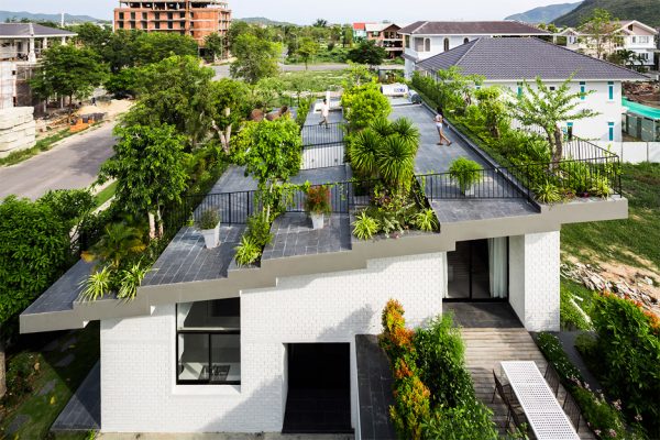 House in Nha Trang by Vo Trang Nghia and Masaaki Iwamoto