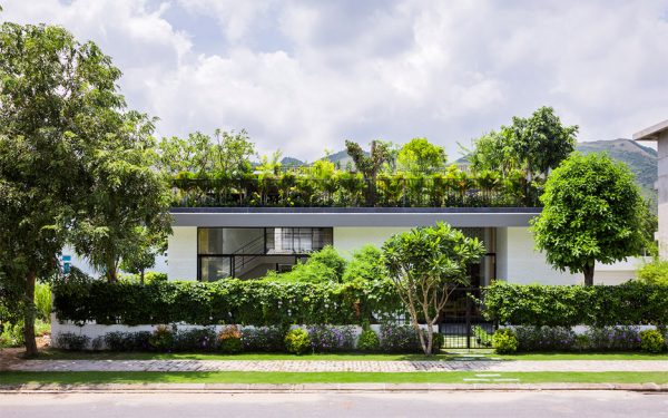 House in Nha Trang by Vo Trang Nghia and Masaaki Iwamoto