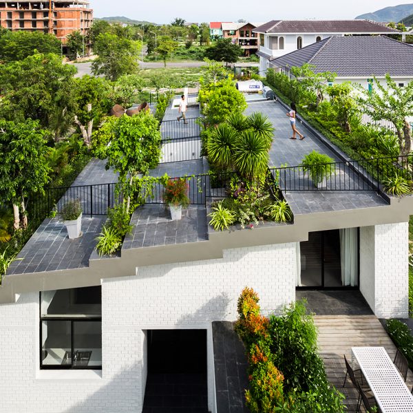 House in Nha Trang by Vo Trang Nghia and Masaaki Iwamoto