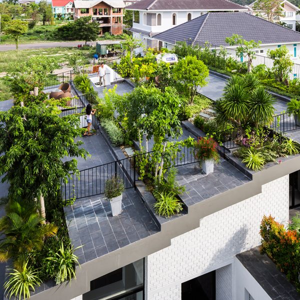 House in Nha Trang by Vo Trang Nghia and Masaaki Iwamoto