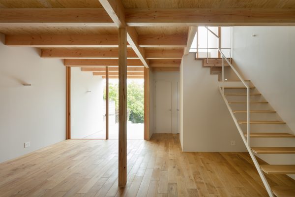 House in Mikage by Sides Core contrasts white surfaces with exposed wooden beams
