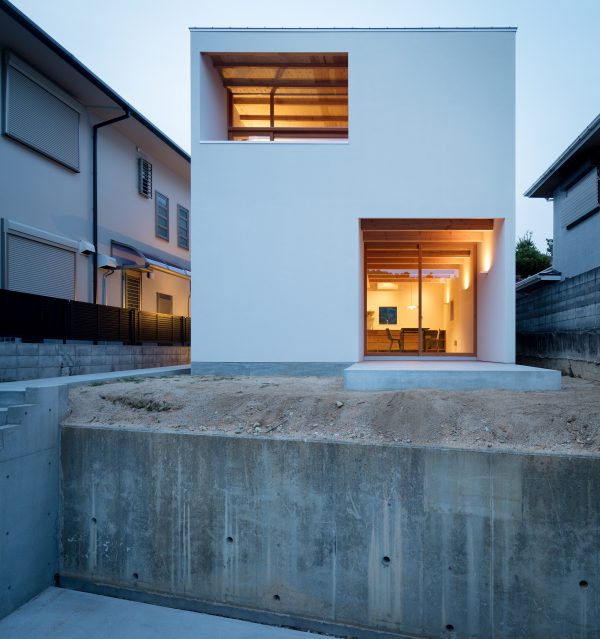 House in Mikage by Sides Core contrasts white surfaces with exposed wooden beams