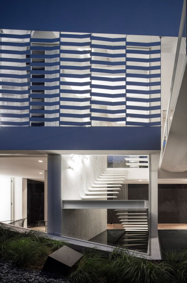 J House by Pitsou Kedem
