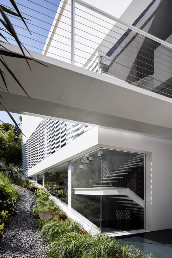 J House by Pitsou Kedem