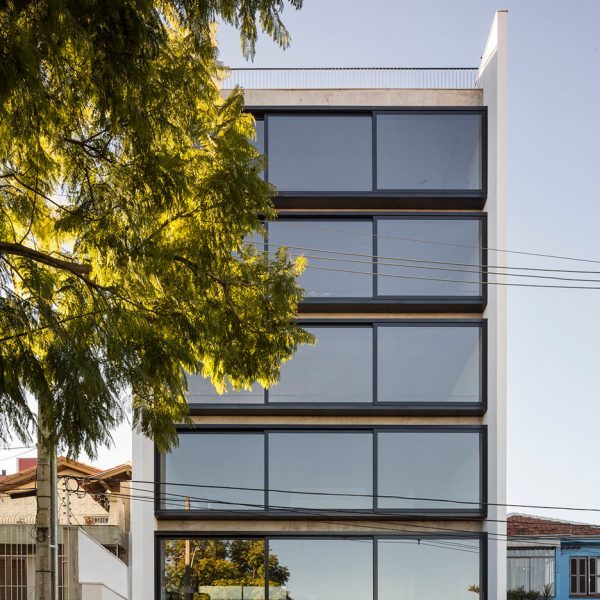 Brazilian apartment block by Arquitetura Nacional features a wall of sliding windows