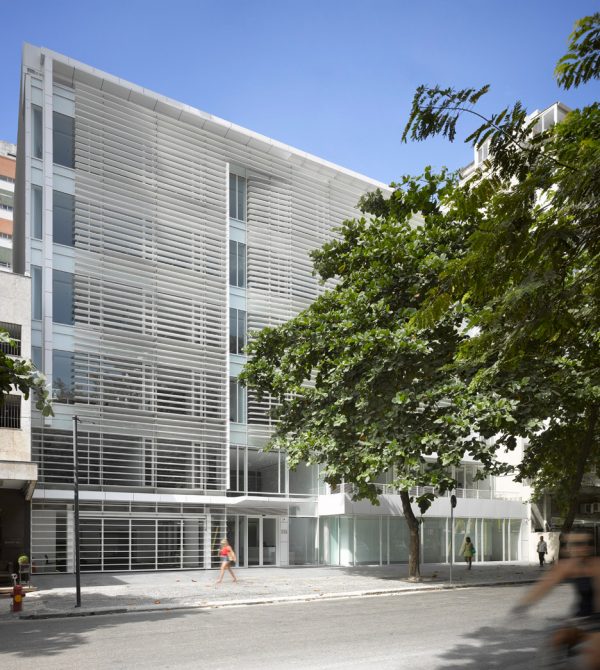 Leblon Offices by Richard Meier & Partners Architects
