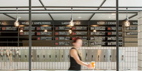 Mammoth cafe and craft beer bar by Kalos Eidos