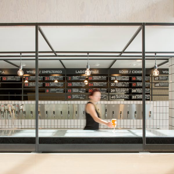 Mammoth cafe and craft beer bar by Kalos Eidos