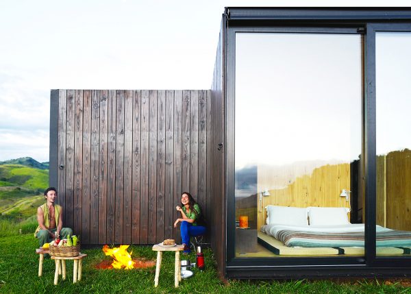MAPA builds two prefabricated houses in Brazilian mountain landscape