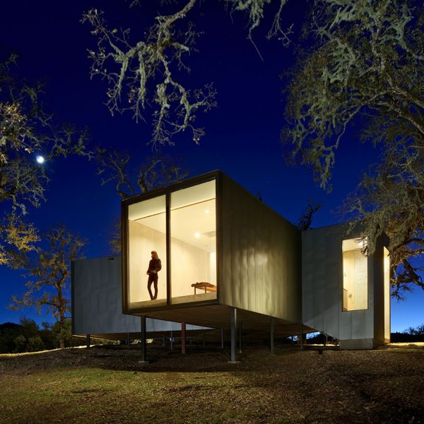 Moose Road house by Mork-Ulnes Architects