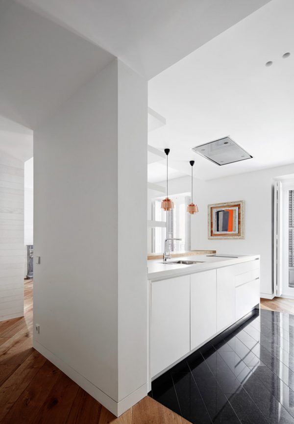 Lucas y Hernández-Gil reconfigures 19th-century Madrid apartment to let in light