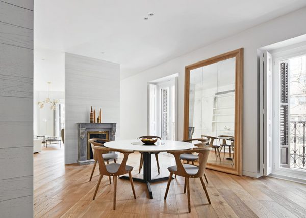 Lucas y Hernández-Gil reconfigures 19th-century Madrid apartment to let in light