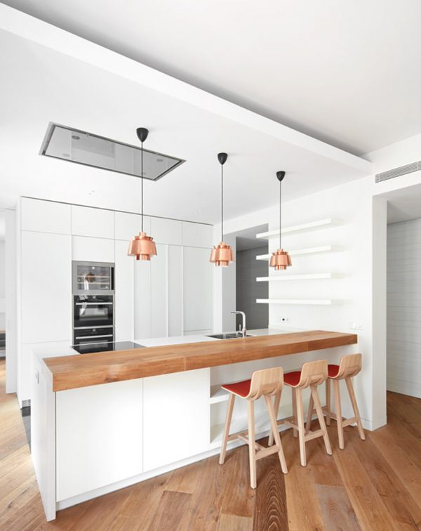 Lucas y Hernández-Gil reconfigures 19th-century Madrid apartment to let in light