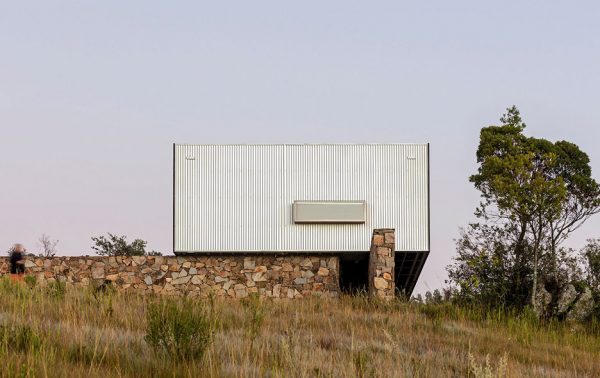 retreat-in-finca-aguy-mapa-prefabricated-housing-uraguay_dezeen_936_5