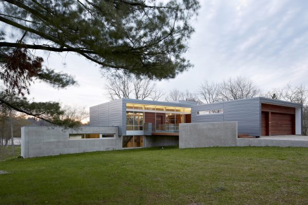 Riverview House by Studio Dwell