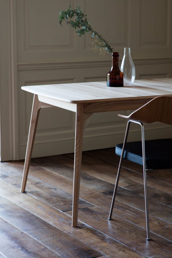 robin-day-675-chair-case-furniture-competition_dezeen_2364_col_5