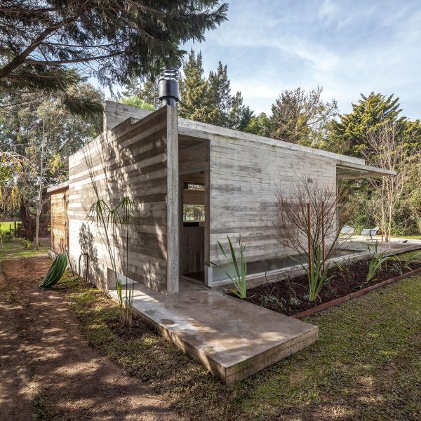 Torcuato House Pavilion by Besonías Almeida