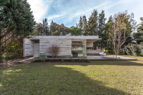 Torcuato House Pavilion by Besonías Almeida