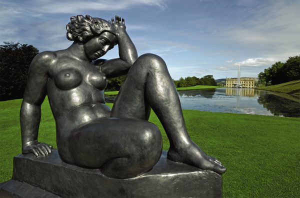 Sotheby's puts Zaha Hadid's Serpentine pavilion up for sale at Chatsworth House