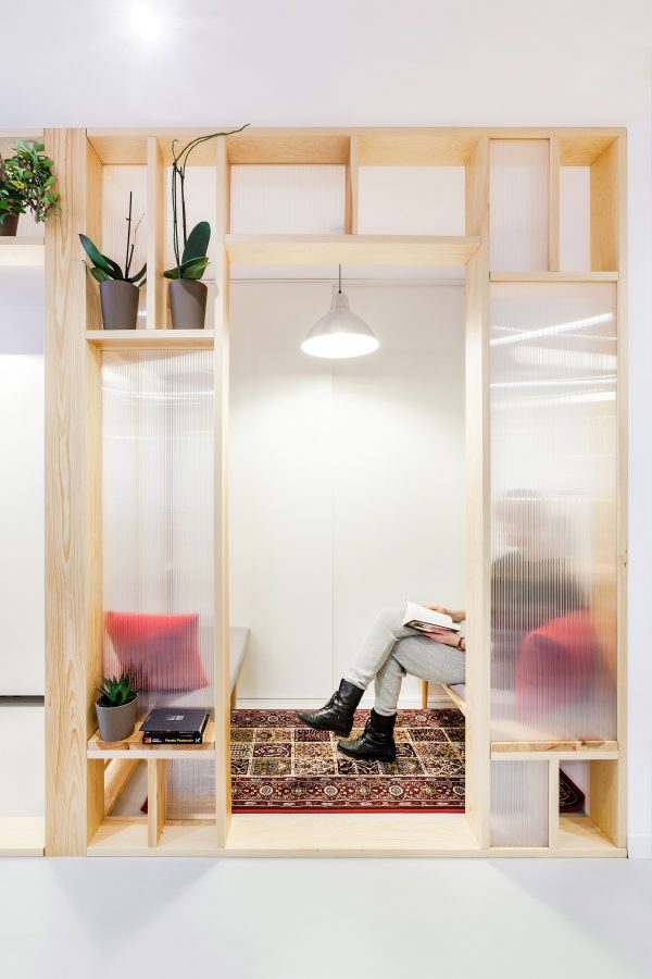 Economical workspace renovation in Warsaw by MFRMGR features semi-transparent walls
