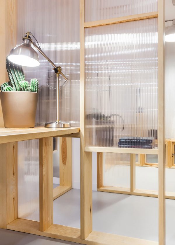 Economical workspace renovation in Warsaw by MFRMGR features semi-transparent walls