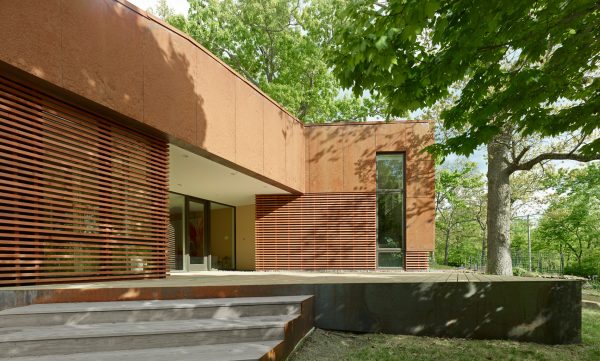 Modus Studio cloaks an Arkansas home in wood and pre-rusted steel