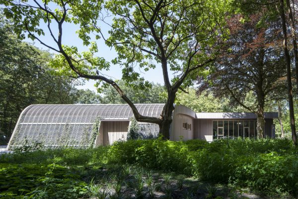 Ambulance building Zeist by Erik Knippers