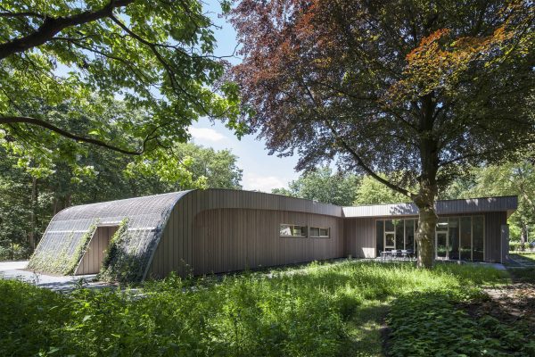 Ambulance building Zeist by Erik Knippers